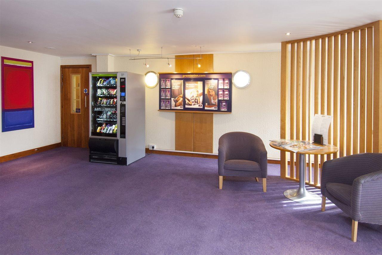 Premier Inn Premier Inn Silverstone Syresham Экстерьер фото