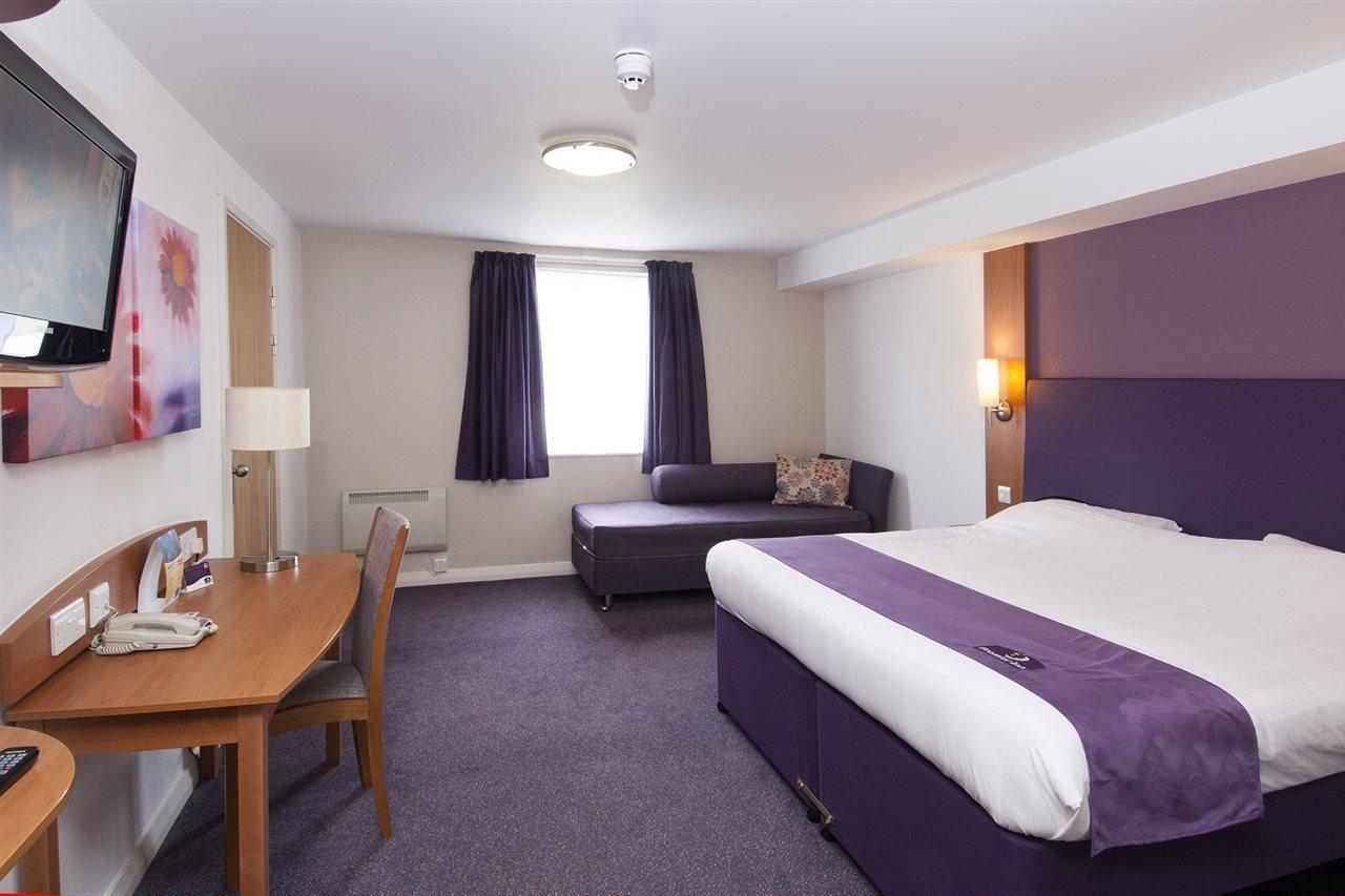 Premier Inn Premier Inn Silverstone Syresham Экстерьер фото