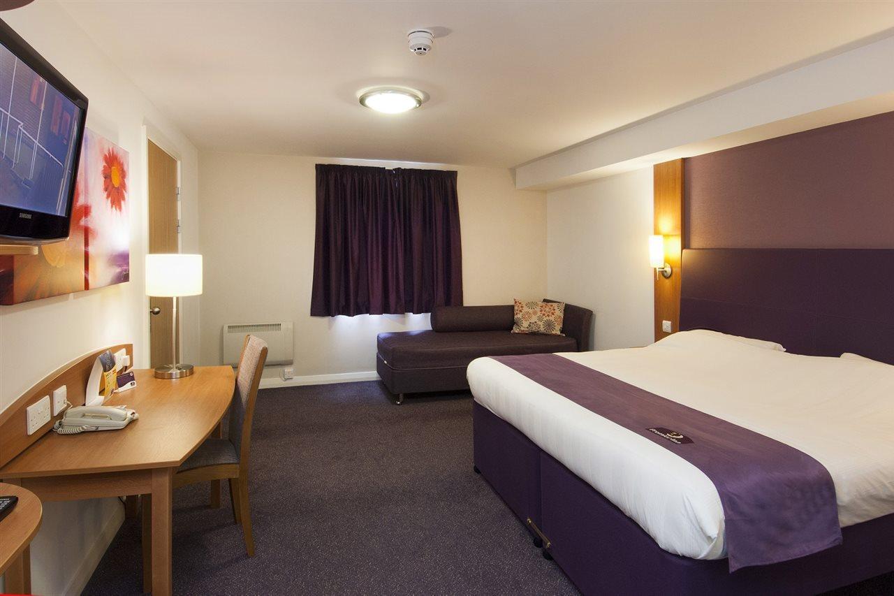 Premier Inn Premier Inn Silverstone Syresham Экстерьер фото